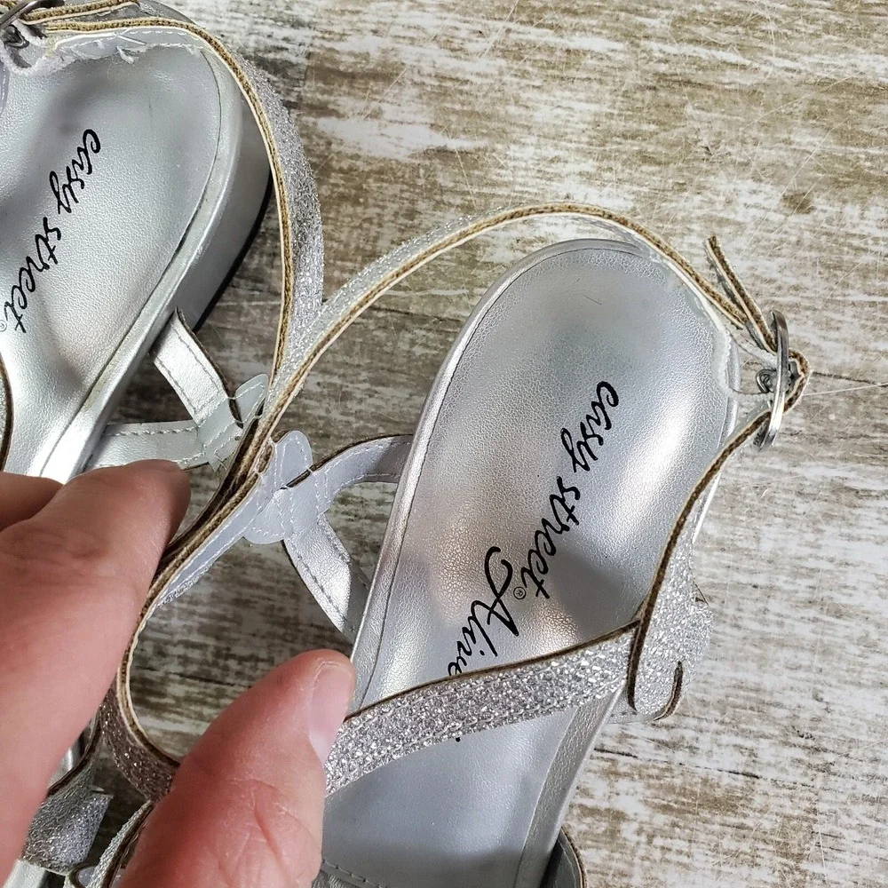 Easy Street Didi Womens Strappy Sz 5.5 M Silver Glitter Slingback Heeled Sandals